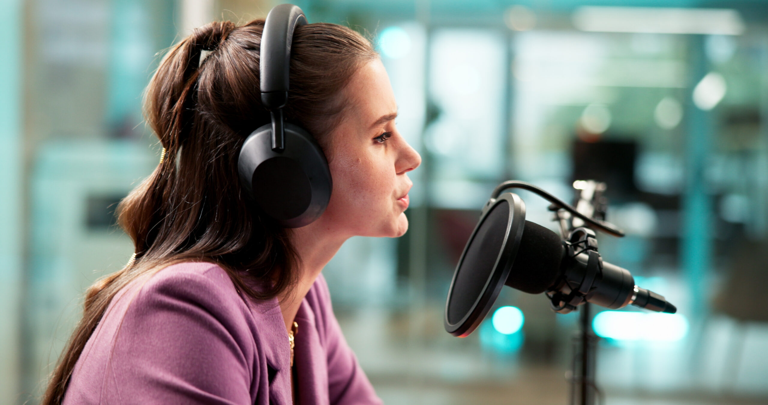 É possível fazer cirurgia para mudar a voz? Entenda como e quais são os limites desse procedimento